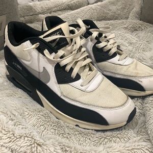 white and black air max 90